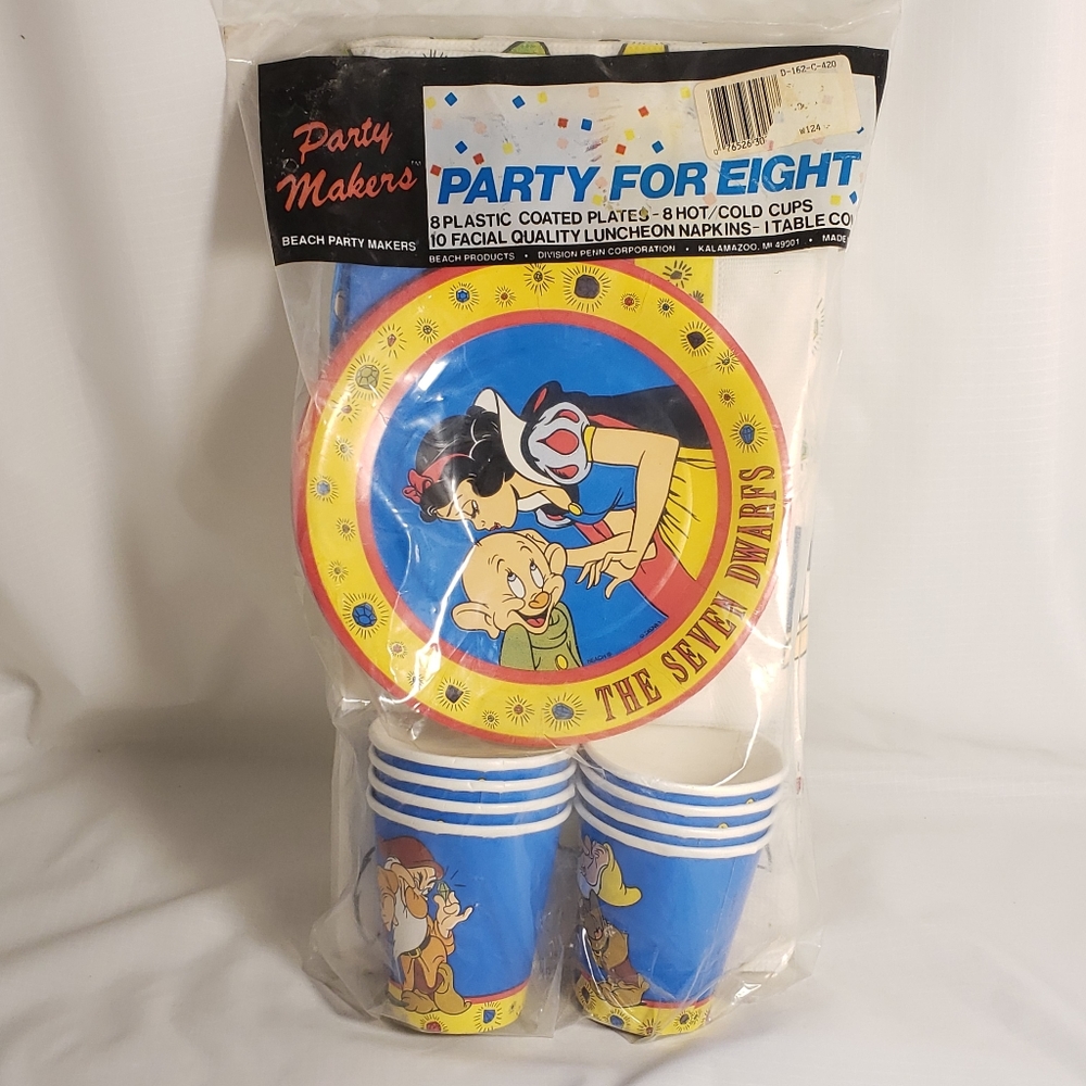Vintage Snow White Seven Dwarfs Party Kit For 8 Plates Cups Napkins Tablecloth